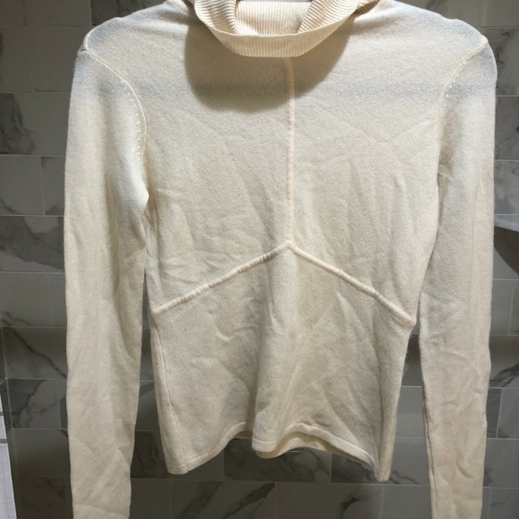 Sweater - Picture 1 of 2